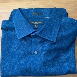 Blue floral Banana Republic fitted dress shirt, size XL